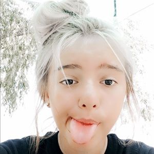 Meet your Posher, Abigail